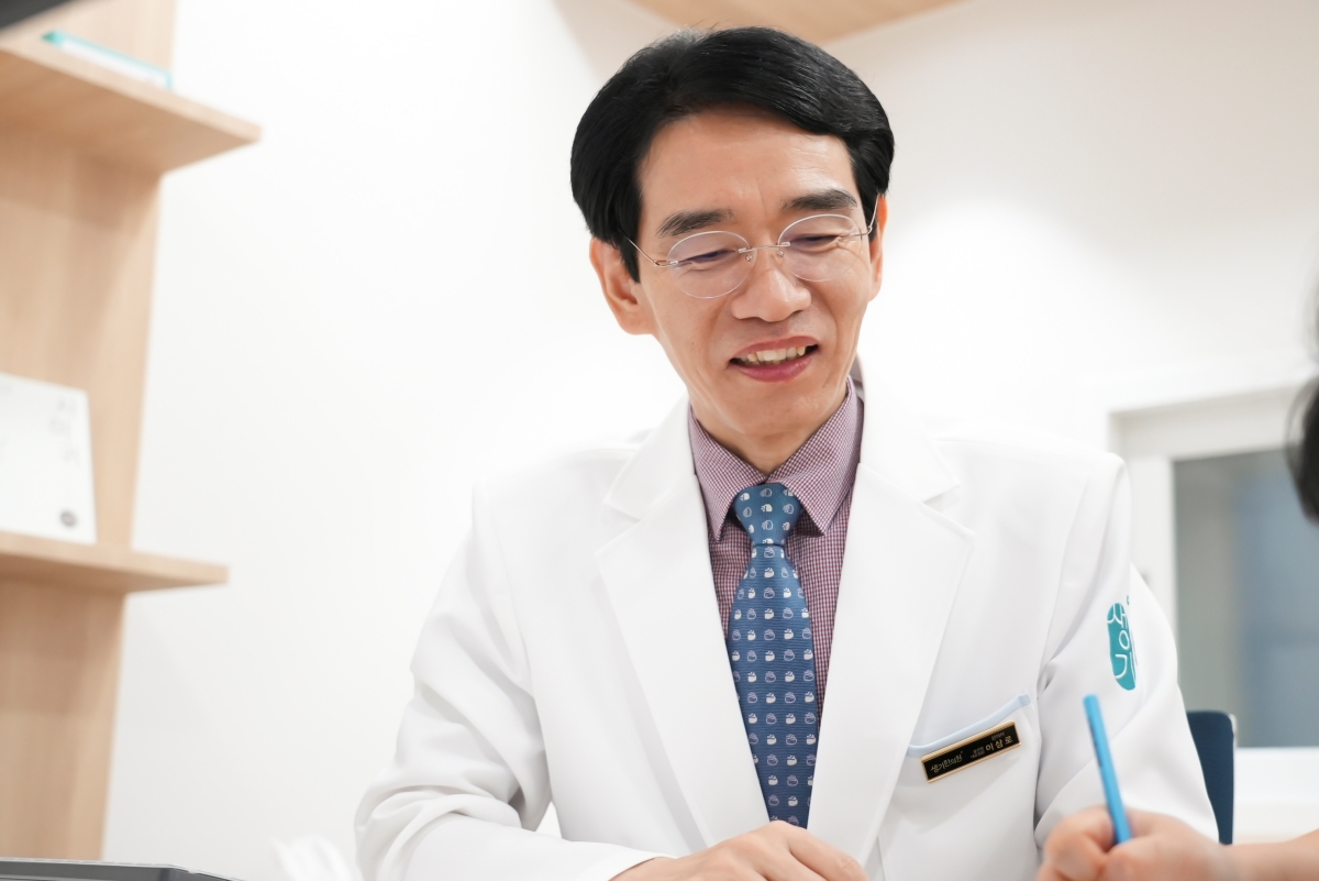 진료실에서 증상과 생활 습관을 함께 상담합니다.